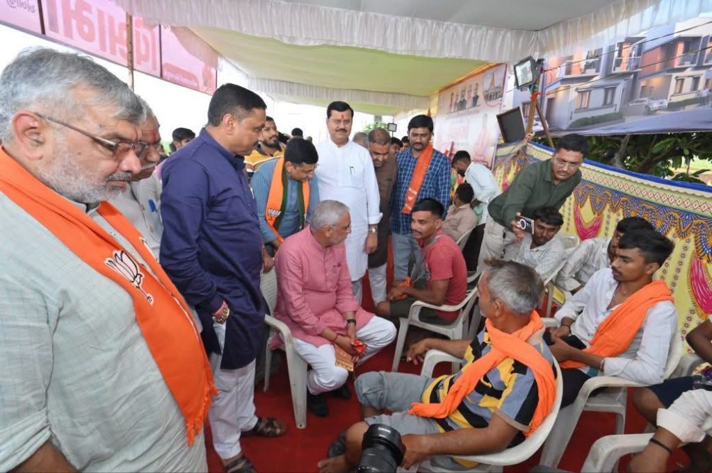 મોડાસામાં ભાજપ પ્રદેશ અધ્યક્ષ જગદીશ વિશ્વકર્માએ યુવા સંવાદ અને સેવા કાર્યક્રમોમાં ભાગ લીધો